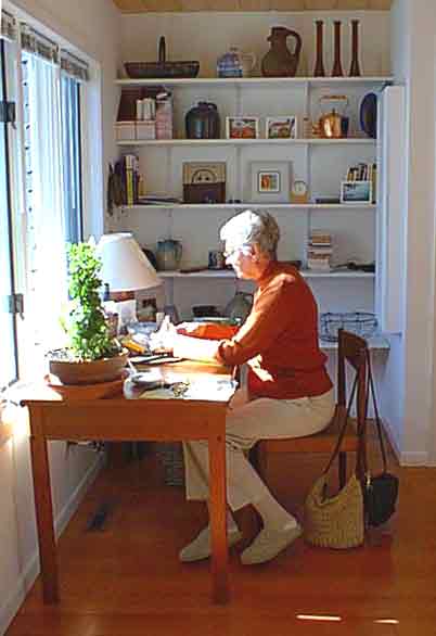 [Sunny desk]